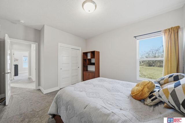 20608 Camelback Avenue, Gretna, NE 68028