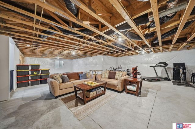 20608 Camelback Avenue, Gretna, NE 68028