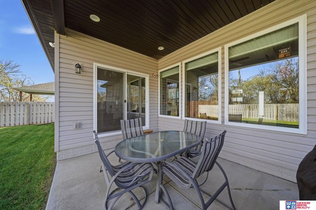 20608 Camelback Avenue, Gretna, NE 68028