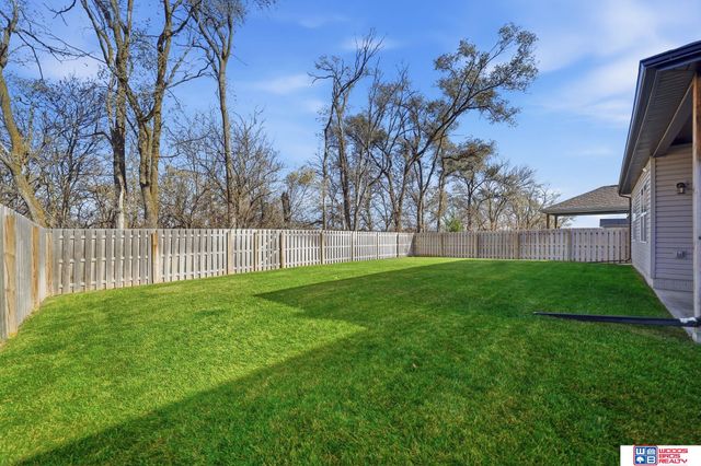 20608 Camelback Avenue, Gretna, NE 68028