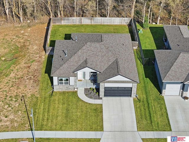20608 Camelback Avenue, Gretna, NE 68028