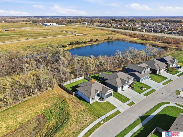 20608 Camelback Avenue, Gretna, NE 68028