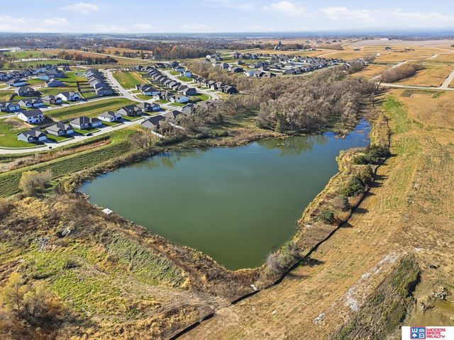 20608 Camelback Avenue, Gretna, NE 68028