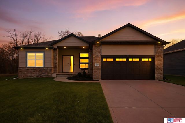 20608 Camelback Avenue, Gretna, NE 68028