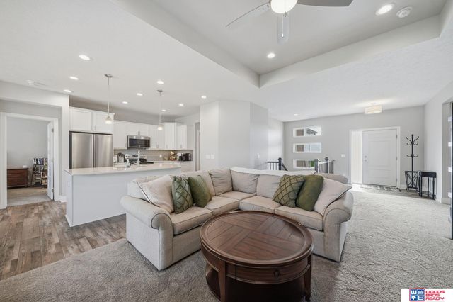 20608 Camelback Avenue, Gretna, NE 68028