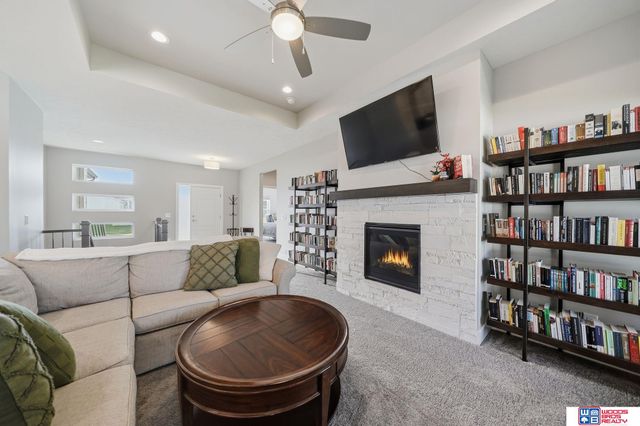 20608 Camelback Avenue, Gretna, NE 68028