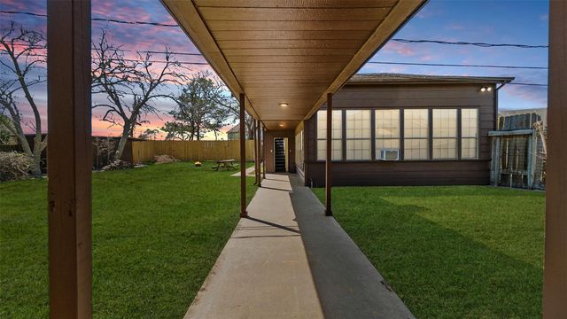 3412 Fairway Drive, Wharton, TX 77488