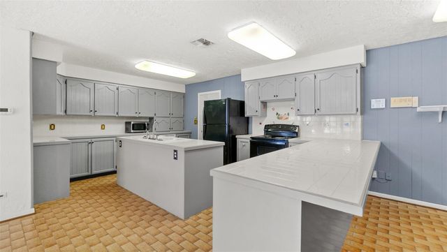 3412 Fairway Drive, Wharton, TX 77488