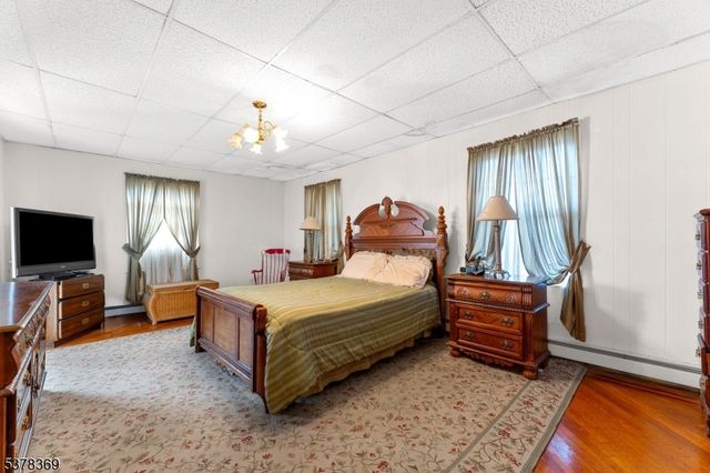 78 Girard Pl, Newark City, NJ 07108