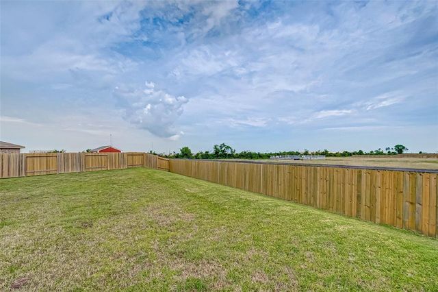 12105 Seacrest Lane, La Marque, TX 77568
