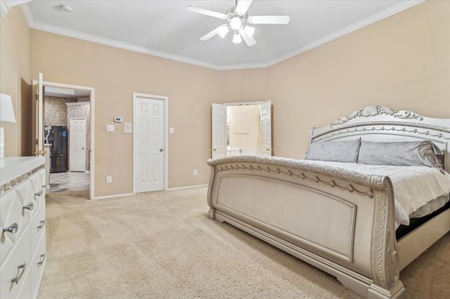 621 Candle Meadow Boulevard, Desoto, TX 75115