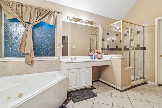 621 Candle Meadow Boulevard, Desoto, TX 75115