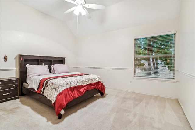 621 Candle Meadow Boulevard, Desoto, TX 75115