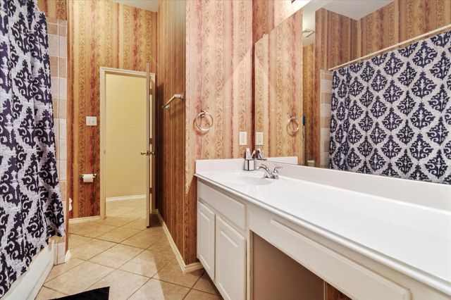 621 Candle Meadow Boulevard, Desoto, TX 75115