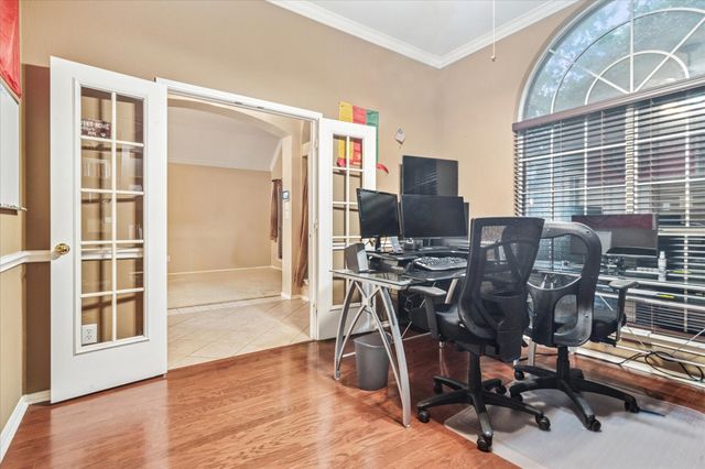 621 Candle Meadow Boulevard, Desoto, TX 75115