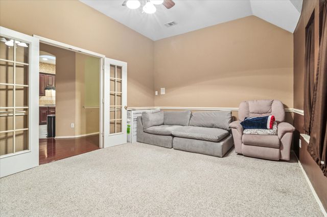 621 Candle Meadow Boulevard, Desoto, TX 75115