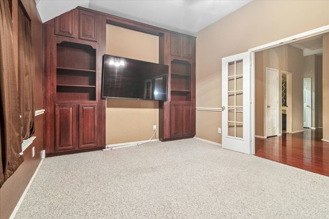 621 Candle Meadow Boulevard, Desoto, TX 75115