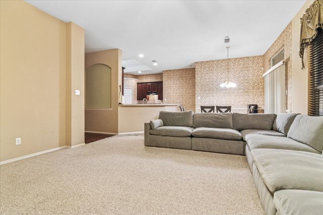 621 Candle Meadow Boulevard, Desoto, TX 75115