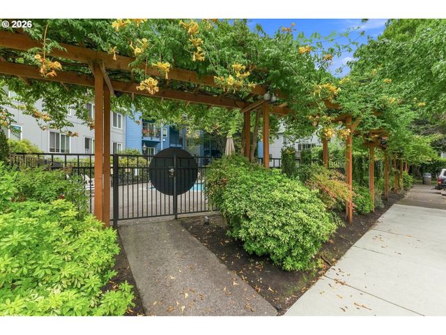 8720 Sw TUALATIN Rd 210, Tualatin, OR 97062