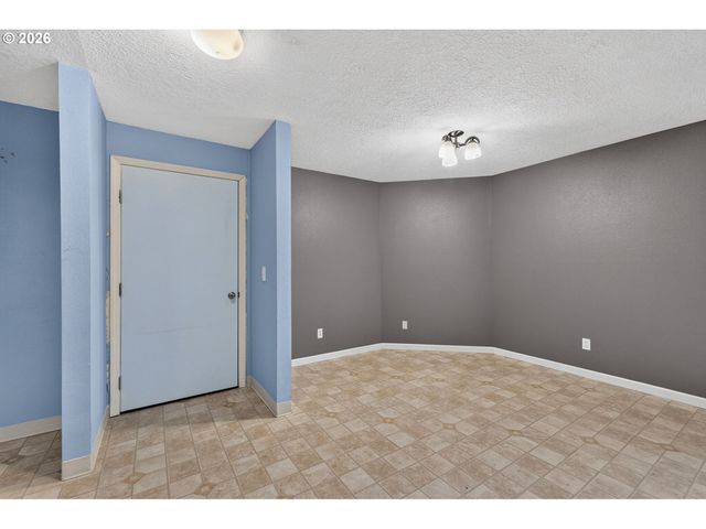 8720 Sw TUALATIN Rd 210, Tualatin, OR 97062