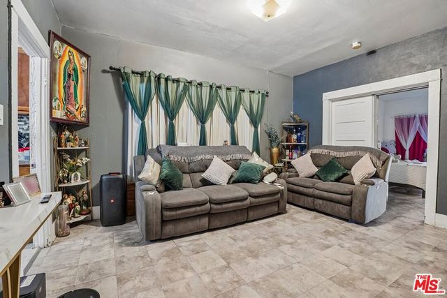 746 E 32nd Street, Los Angeles, CA 90011