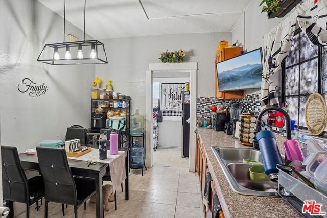 746 E 32nd Street, Los Angeles, CA 90011