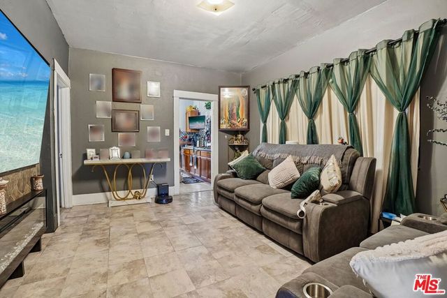 746 E 32nd Street, Los Angeles, CA 90011