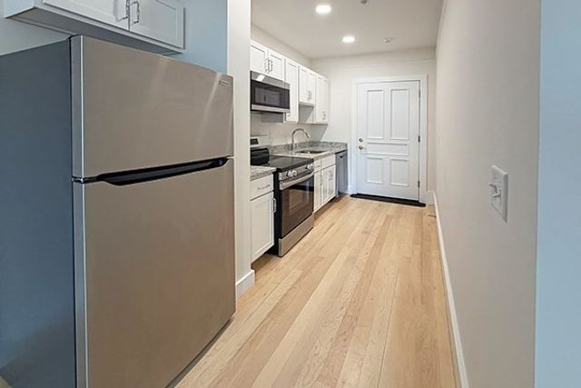105 Paige St 310, Lowell, MA 01852