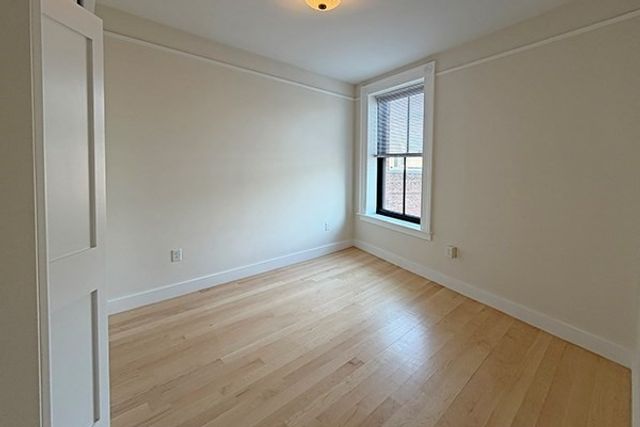 105 Paige St 310, Lowell, MA 01852