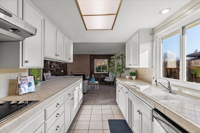 3724 Columbine Dr, Modesto, CA 95356