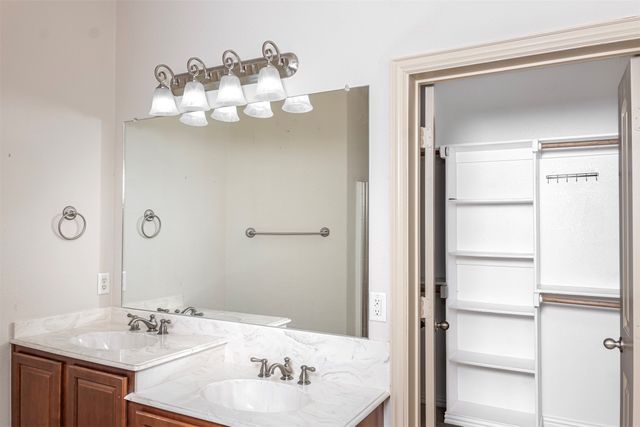 200 Chimney Rock Drive, Waxahachie, TX 75167