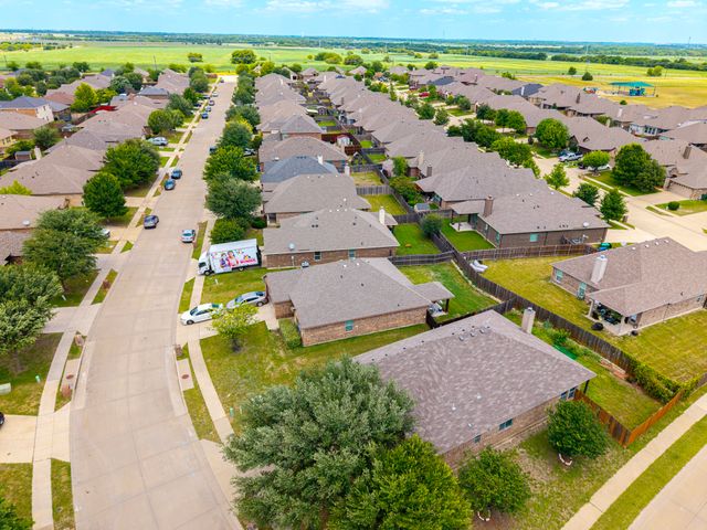 200 Chimney Rock Drive, Waxahachie, TX 75167