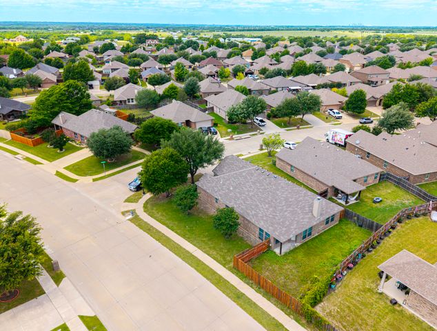 200 Chimney Rock Drive, Waxahachie, TX 75167