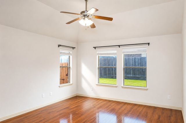 200 Chimney Rock Drive, Waxahachie, TX 75167