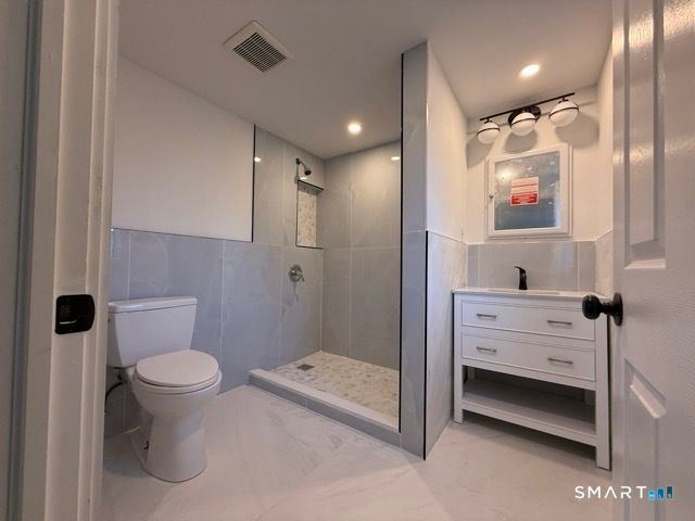 615 East Main Street, Meriden, CT 06450