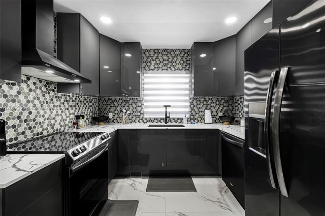 285 NW 45th Street 0, Miami, FL 33127
