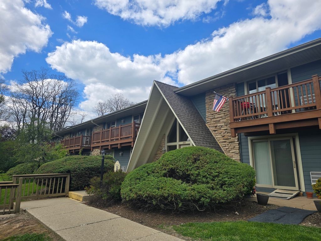 300 Opatrny Drive 222, Fox River Grove, IL 60021