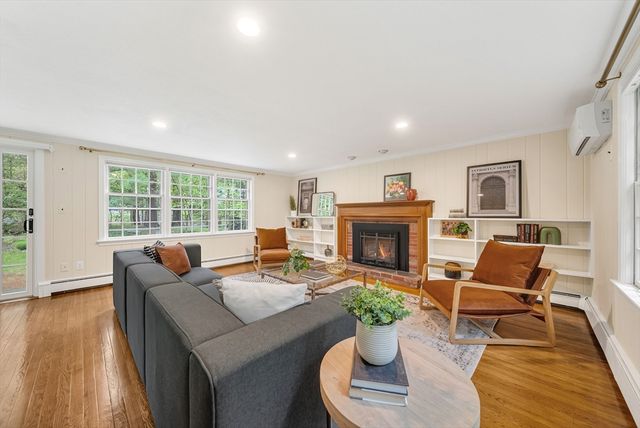 6 Brewster Rd, Wayland, MA 01778