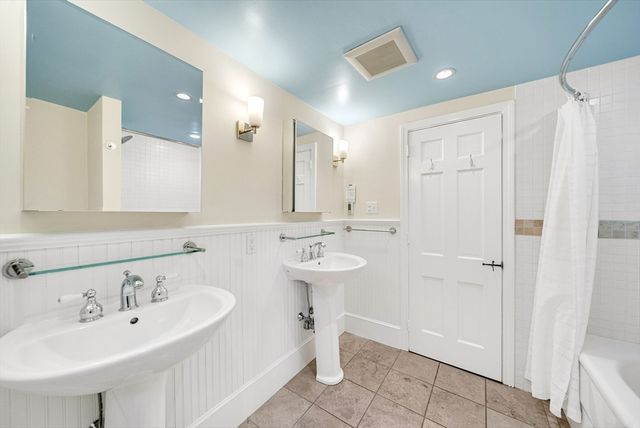 6 Brewster Rd, Wayland, MA 01778