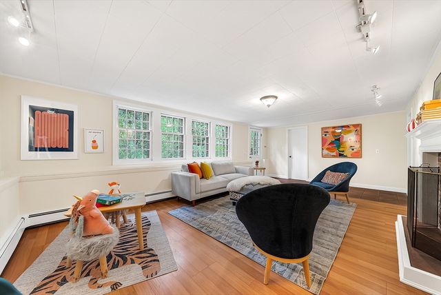 6 Brewster Rd, Wayland, MA 01778