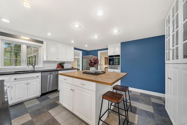 6 Brewster Rd, Wayland, MA 01778