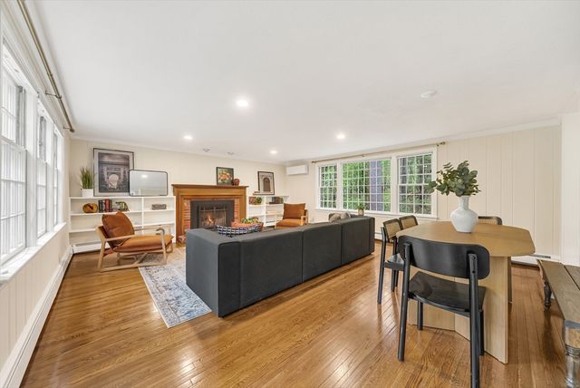 6 Brewster Rd, Wayland, MA 01778