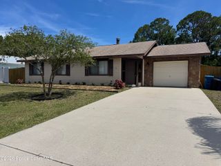 746 Universe Street NW, Palm Bay, FL 32907