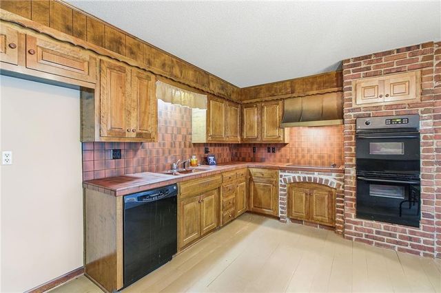 14818 E Covington Road, Independence, MO 64055