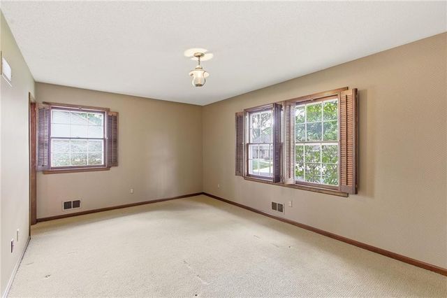 14818 E Covington Road, Independence, MO 64055