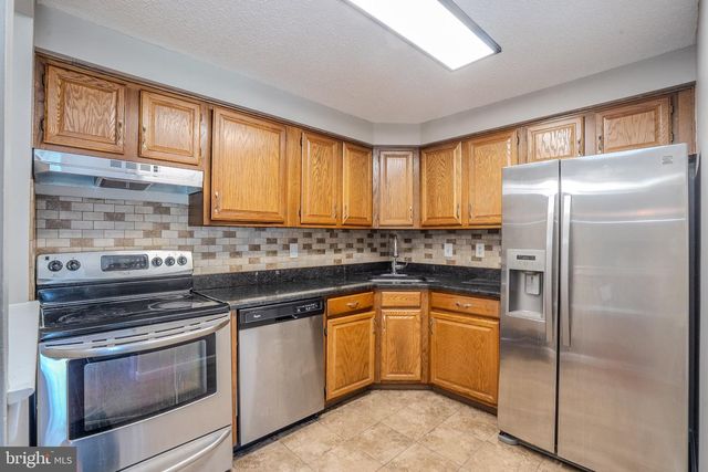 8304 TAMARRON DR, Plainsboro, NJ 08536
