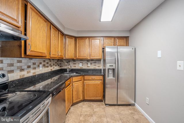 8304 TAMARRON DR, Plainsboro, NJ 08536