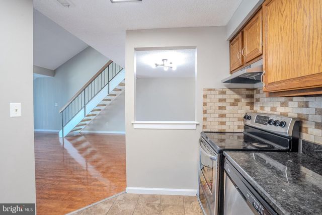8304 TAMARRON DR, Plainsboro, NJ 08536