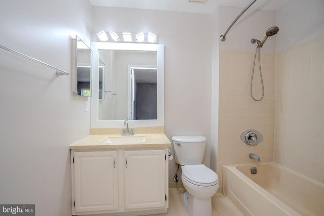 8304 TAMARRON DR, Plainsboro, NJ 08536