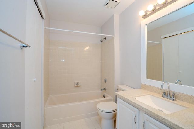 8304 TAMARRON DR, Plainsboro, NJ 08536